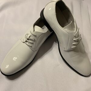 Bruno Marc size 11 white tuxedo shoes. NWOT never worn